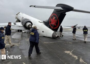 'Like the plane got cut in half': Eyewitnesses describe chaos of LaGuardia crash