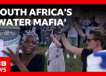 South Africans say criminal gangs are exploiting water crisis | BBC News