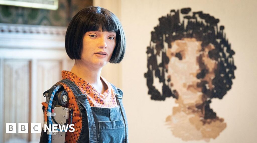 Artists in Hull say community will keep art alive despite AI