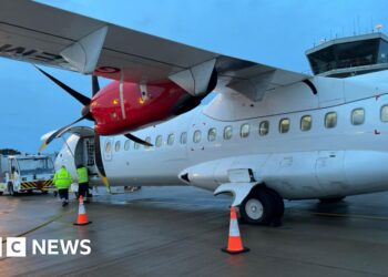 Aurigny pledges 'reliable' Alderney lifeline route