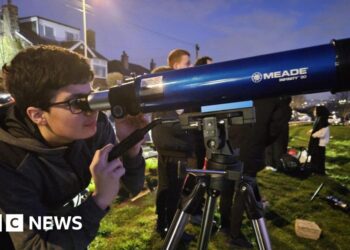 Bradford moon spotters pass on skills to next generation for Eid