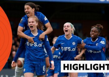 Sjoeke Nuesken and Sam Kerr celebrating