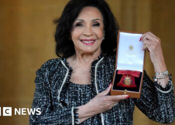 Dame Shirley unable to reply to fan mail owing to hand surgery
