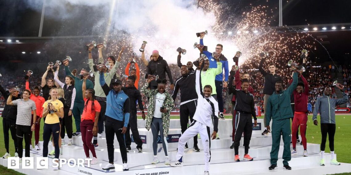 The winners of the 2025 Diamond League disciplines pose with their trophies