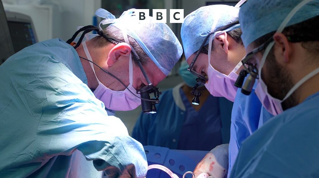File on 4 Investigates - The battle for hearts and lungs: Transplants in trouble.