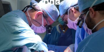File on 4 Investigates - The battle for hearts and lungs: Transplants in trouble.