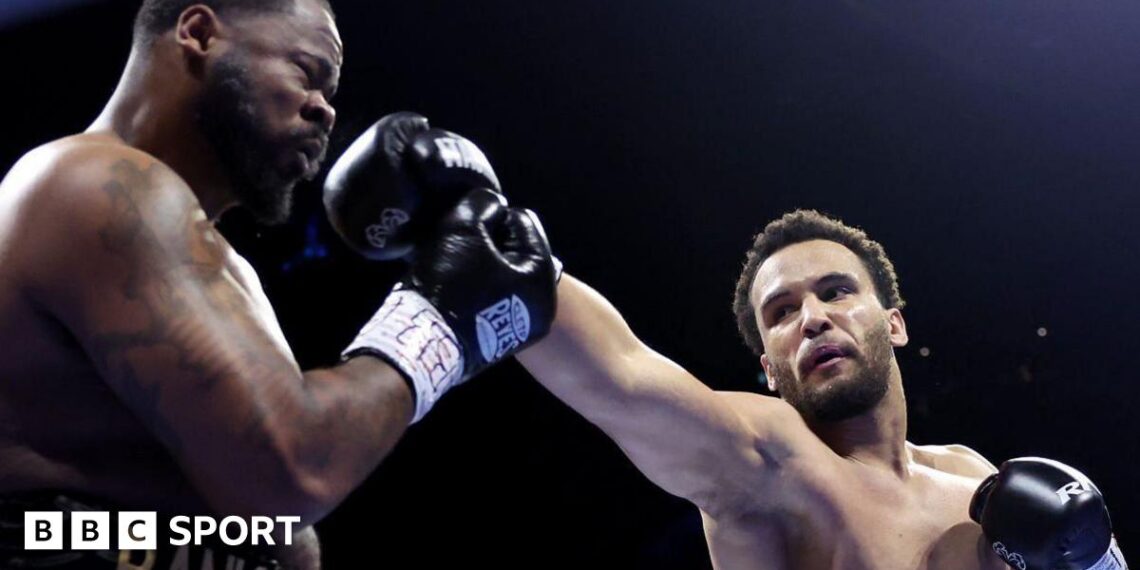 Moses Itauma lands an uppercut on Jermaine Franklin