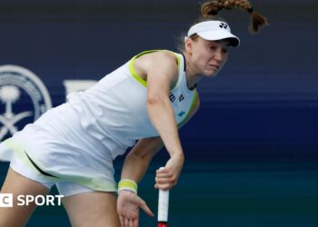 Elena Rybakina serves against Jessica Pegula
