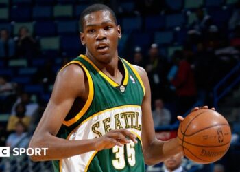 Kevin Durant playing for the Seattle Supersonics in 2008