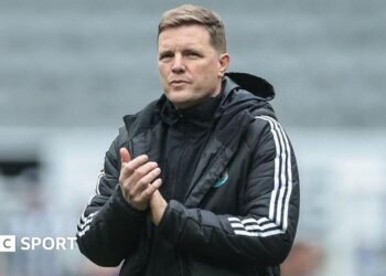 Eddie Howe applauds Newcastle United supporters after the defeat against Sunderland at St James' Park on 22 March 2026