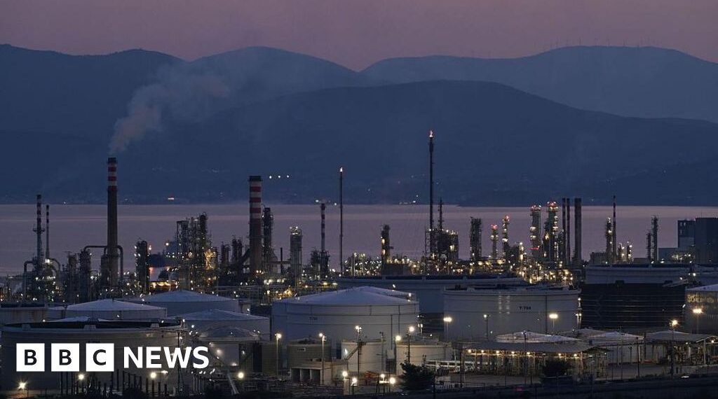 Oil nears highest price since start of Iran war