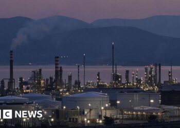 Oil nears highest price since start of Iran war