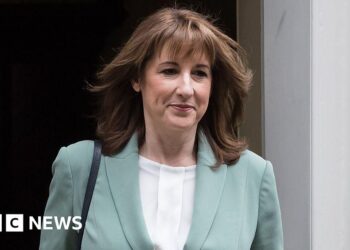 Reeves pledges targeted help if energy bills spiral