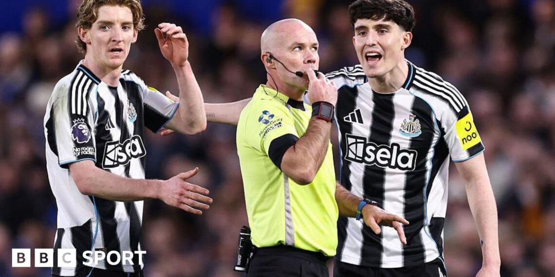 Tino Livramento of Newcastle United and Anthony Gordon of Newcastle United complain to match referee Paul Tierney