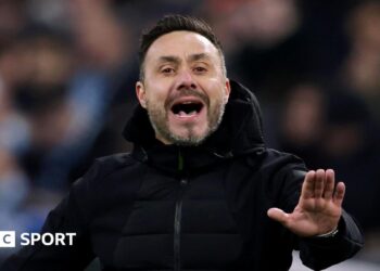 Roberto de Zerbi gestures from the touchline while Marseille boss