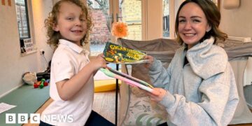 Screen time for under-fives should be limited to one hour a day, parents told