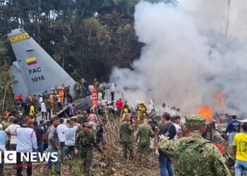 Search for four missing soldiers after Colombia plane crash kills 66