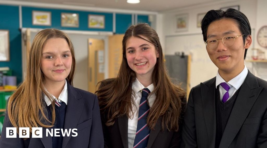 Sevenoaks students "bring joy" to Hospice in the Weald art sessions