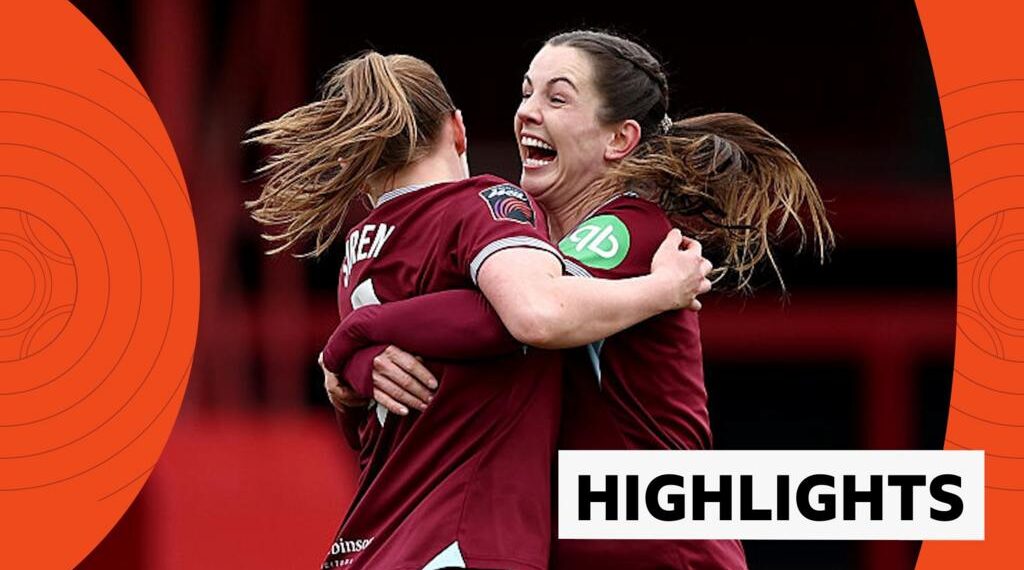 Oona Siren celebrating with teammate