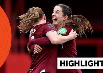 Oona Siren celebrating with teammate