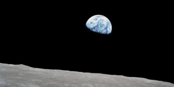 The first colour photo of Earth from the Moon