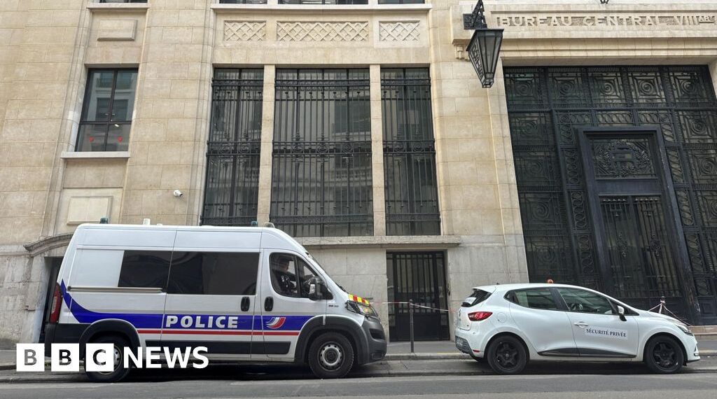 Three arrested in Paris after attempted bomb attack outside Bank of America