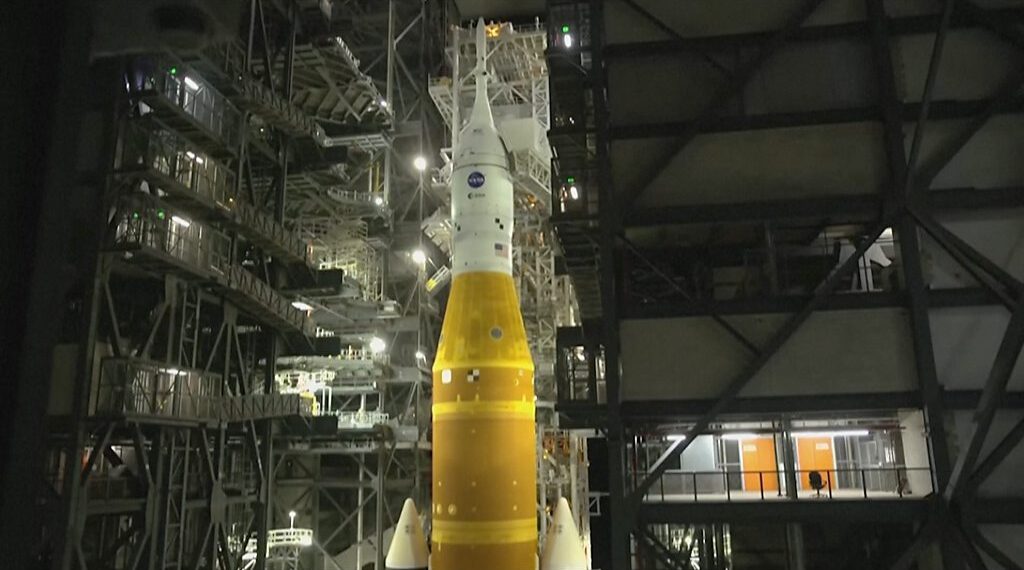 Timelapse of Artemis II rollout to launch pad