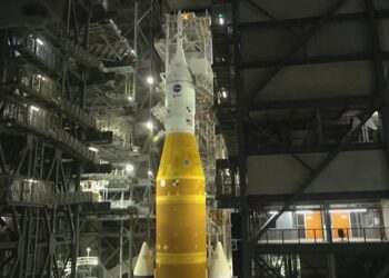 Timelapse of Artemis II rollout to launch pad