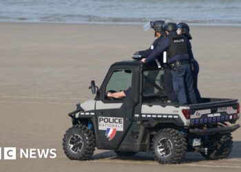 UK and France extend talks over new small boats deal