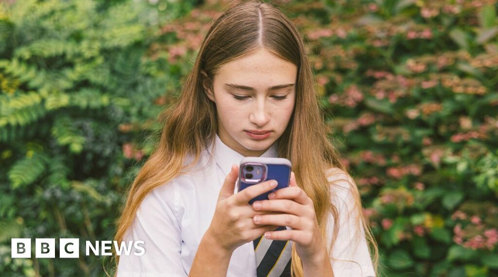 UK teenagers to trial social media bans and digital curfews
