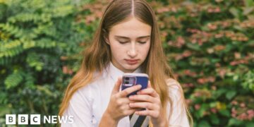 UK teenagers to trial social media bans and digital curfews