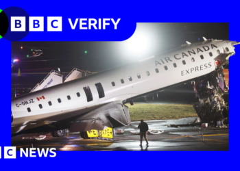 What happened in the seconds before Air Canada plane crashed at LaGuardia