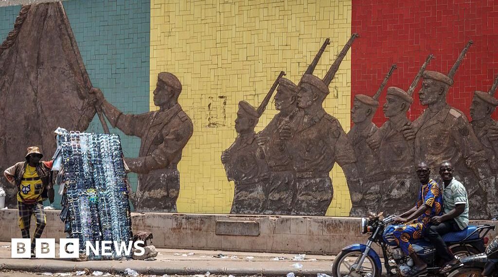 'How are we going to get back home?' Islamist group tightens blockade on Mali capital