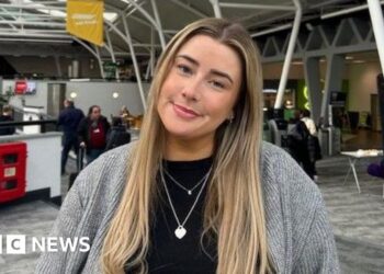 'My lonely start to adulthood with endometriosis'