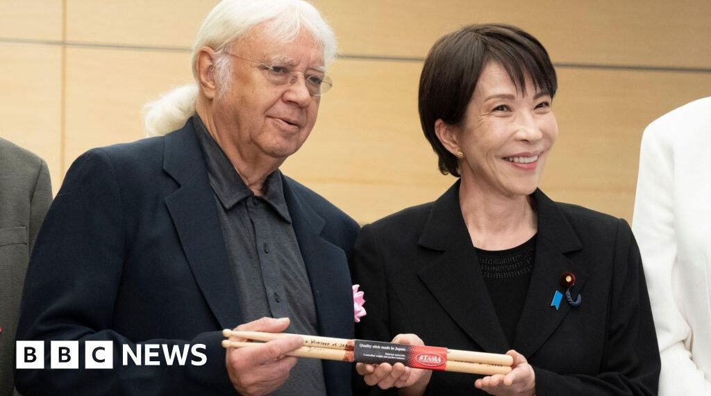 'You are my god', Japan's PM tells British rock band Deep Purple