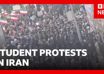 Iran students stage first large anti-government protests since deadly crackdown | BBC News