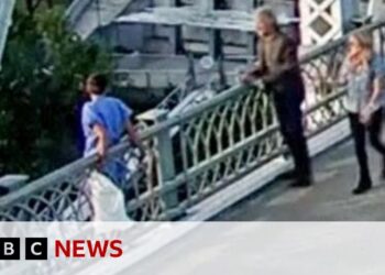 Jon Bon Jovi praised for talking woman off bridge in Nashville | BBC News