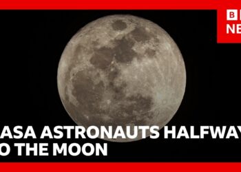 Artemis II crew see first glimpse of far side of Moon | BBC News