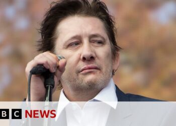 The Pogues singer Shane MacGowan dies aged 65 | BBC News