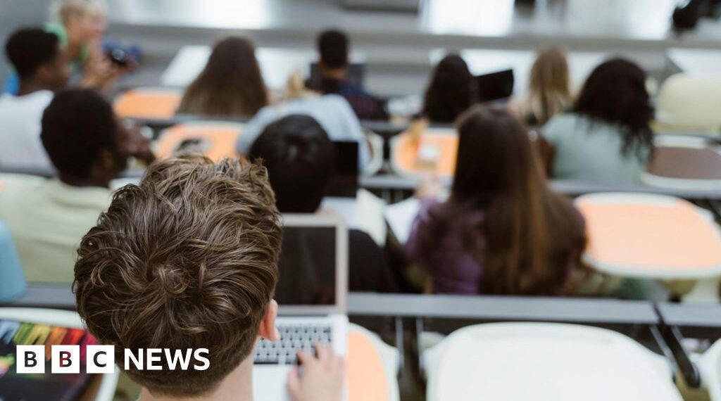 22,000 students told to pay back 'mis-sold' maintenance loans