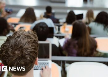 22,000 students told to pay back 'mis-sold' maintenance loans