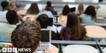 22,000 students told to pay back 'mis-sold' maintenance loans