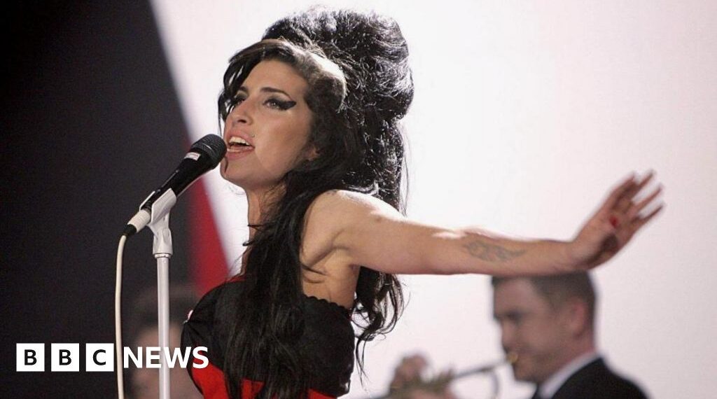 Amy Winehouse's dad loses court case over auction