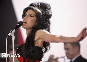 Amy Winehouse's dad loses court case over auction