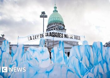 Argentina passes bill loosening protection of its glaciers