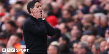Declan Rice with his hands on his head.