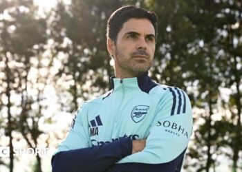 Arsenal manager Mikel Arteta poses with arms folded