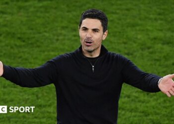 Mikel Arteta with his arms outstretched