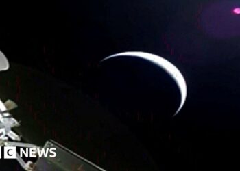 Artemis II blasts closer to the far side of the Moon