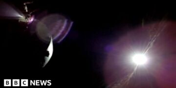 Artemis II's historic lunar flyby... in 90 seconds